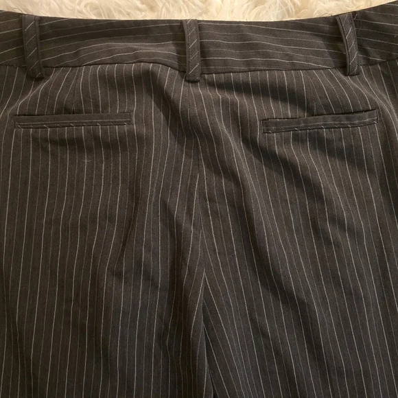 New Directions Women’s Dress Pants Gray Pin Stripe Size 14 Inseam 33" - Picture 4 of 7